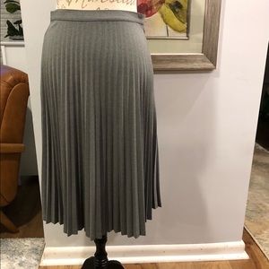 GAP Pleated Gray Skirt